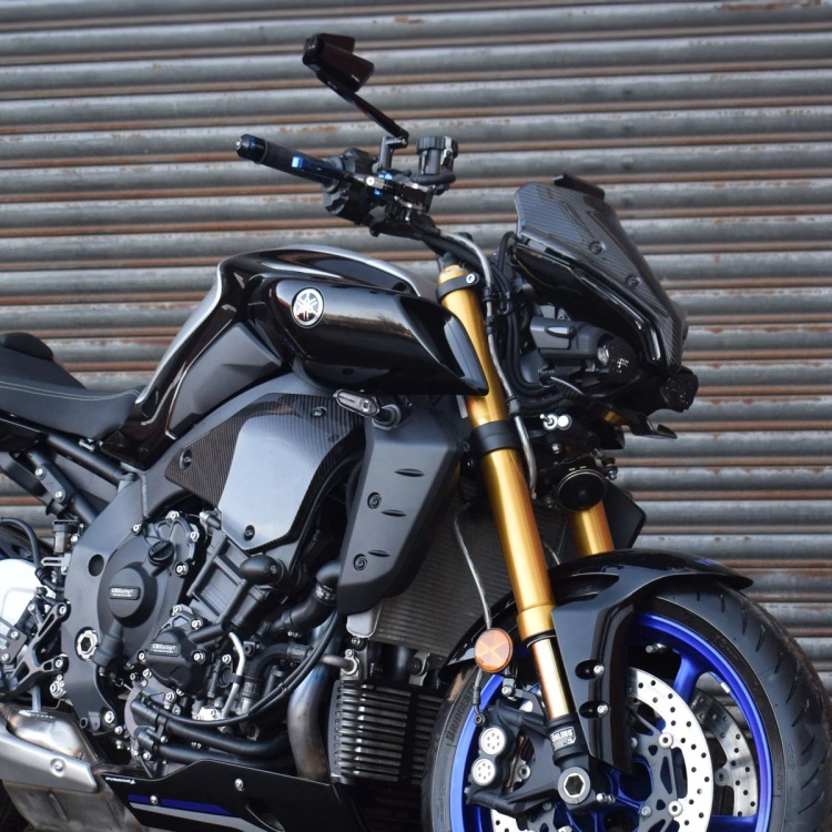 Yamaha MT-10 (2022+) Pyramid Side Infill Panels - Carbon Fibre