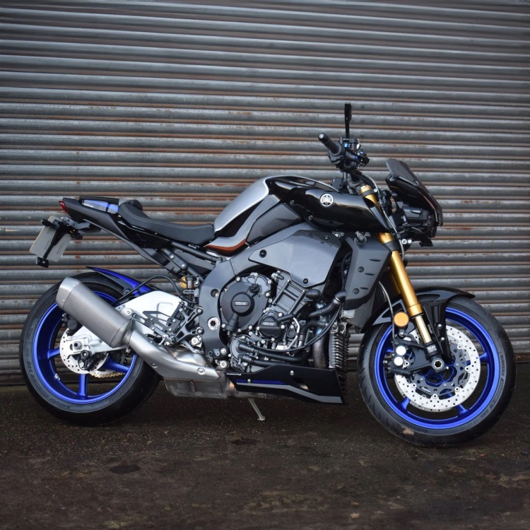 Yamaha MT-10 (2022+) Pyramid Side Infill Panels - Carbon Fibre